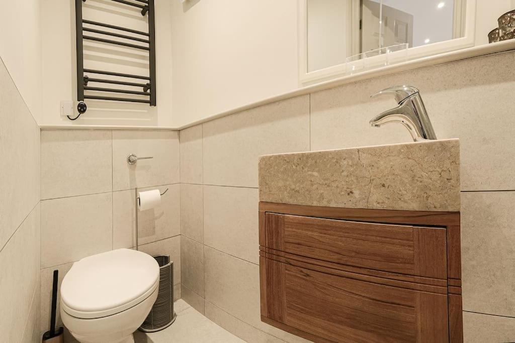 Apartment West With Free Parking Whitby Dış mekan fotoğraf