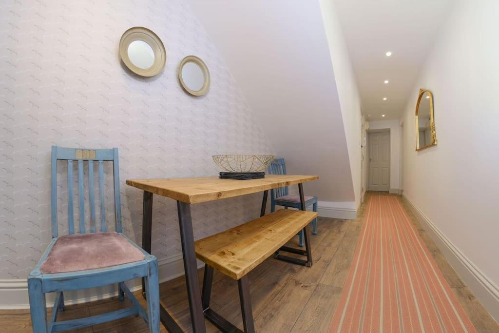 Apartment West With Free Parking Whitby Dış mekan fotoğraf